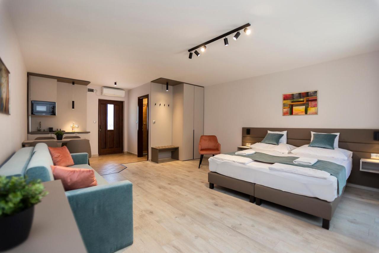 Vegvar Spa Apartman Gyula Bagian luar foto