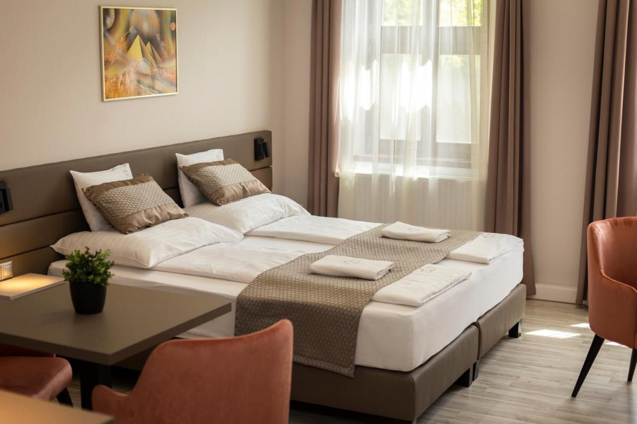 Vegvar Spa Apartman Gyula Bagian luar foto