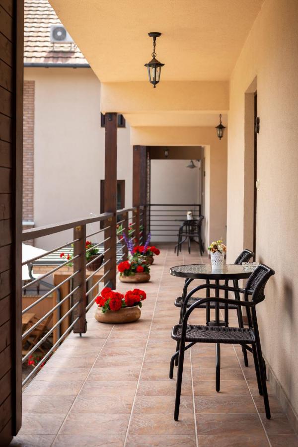 Vegvar Spa Apartman Gyula Bagian luar foto